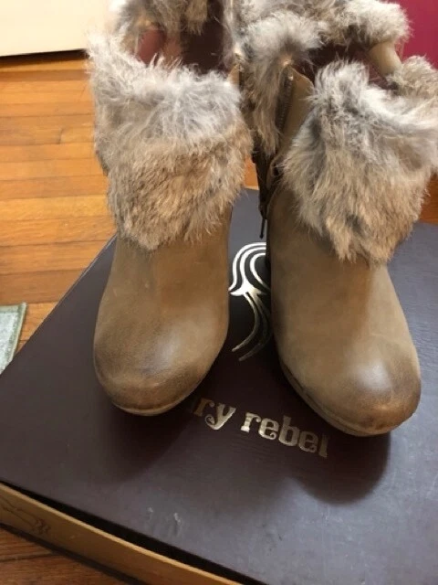 Botines de lujo Rebelde gris ribete de piel plataforma al tobillo encaje espalda talla 8,5B Foto 4 de 4