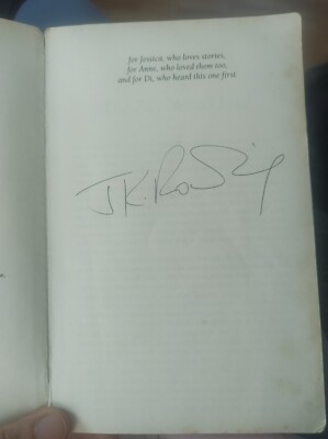 Harry Potter & the Philosopher's Stone. Rowling signature. 16th print. Paperback