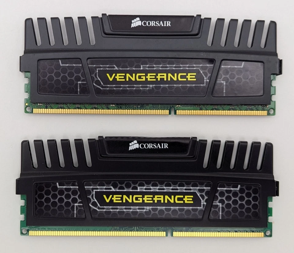 Corsair Vengeance 8GB Kit (2x4GB) DDR3 1600 MHz PC3-12800 RAM CMZ8GX3M2A1600C9 - Image 2 of 4