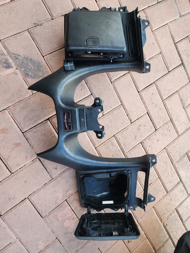 02-05Honda GOLDWING1800 GL1800GENUINE Front Cowling DashShelterHousing OEM - Image 2 of 4