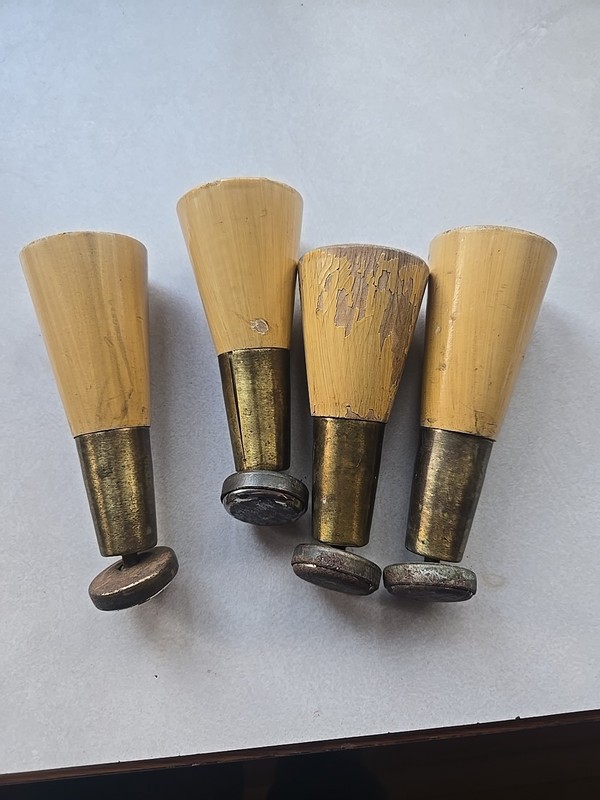 Vtg Set Of 4 Mid Century MCM Tapered Gold Tip Wood Furniture Legs 5” Screw In