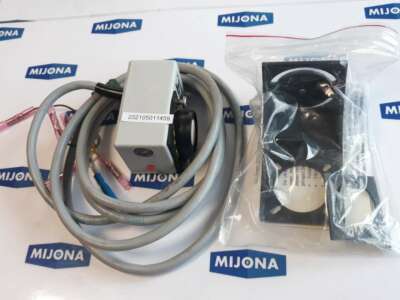 SNT SENSORTECHNIK UP1000PVPS24ISIV 24VDC Ultrasonic sensor 