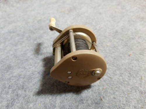 Vintage Ocean City 1581 Bait Casting Fishing Reel - Picture 3 of 6