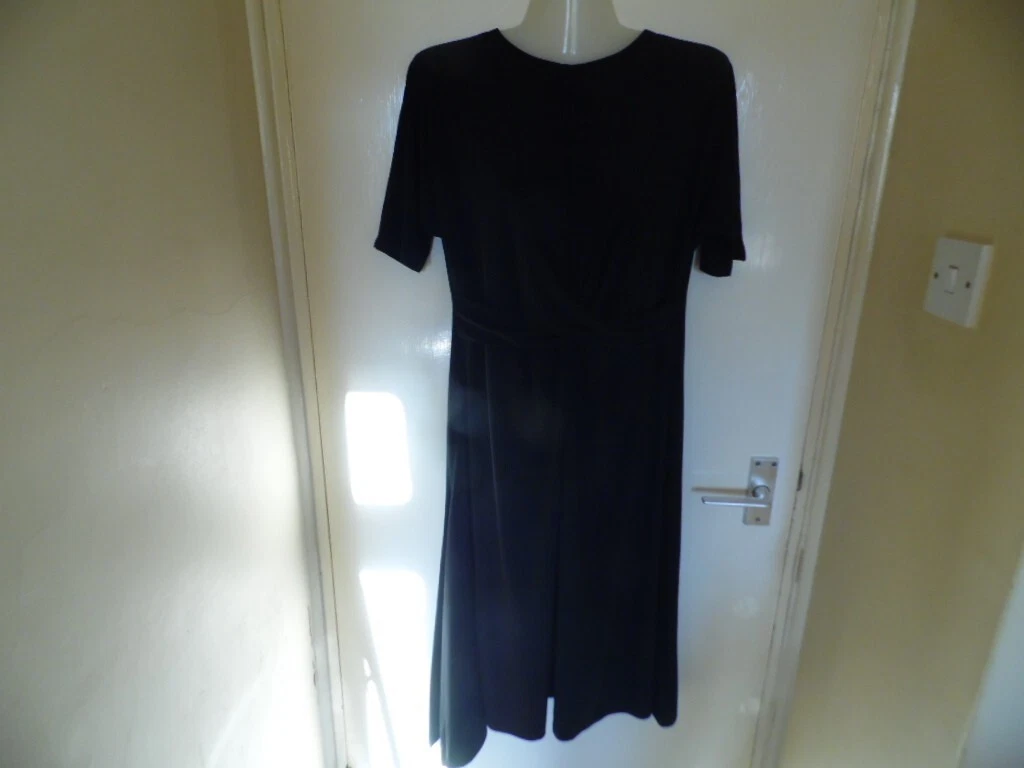 Short sleeve shop crew neck dress