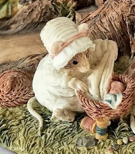 Brambly Hedge Poppy and Babies Bookends - Border Fine Arts BHB01 - Picture 8 of 14