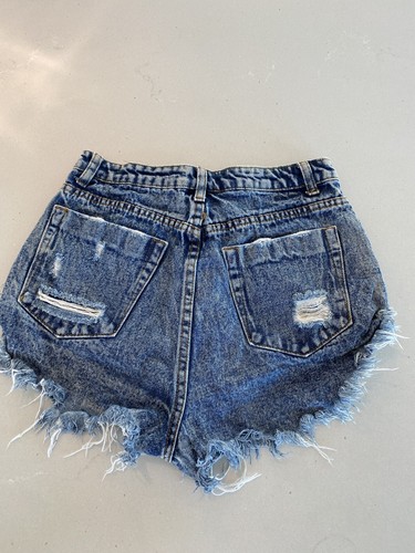 Signatures Denim ripped destroyed Shorts MED - Picture 4 of 10