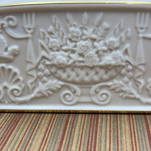 Lenox Embossed Gold Trimmed Hanukkah Menorah 11" long 6" high Vintage 9 Candles - Picture 3 of 11
