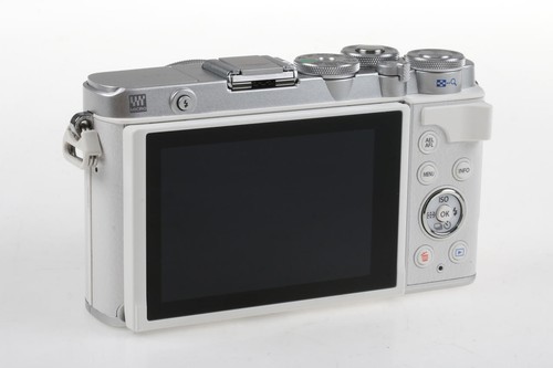 OLYMPUS Pen E-P7 mit Zuikon Digital 14-42mm f/3,5-5,6 - SNr: BJKA09821 - 第 5/8 張圖片