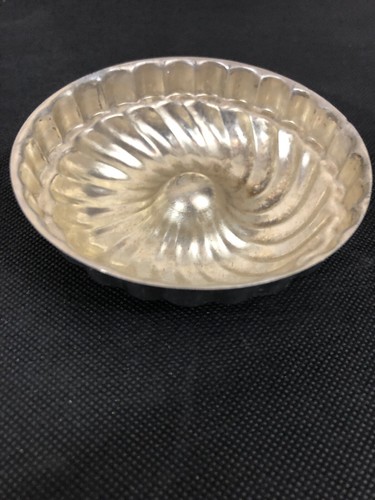 Vintage JELL-O Molds Set of 4 Stackable Aluminum 3.75" Vintage Recipies - Picture 3 of 4