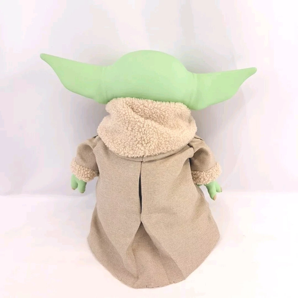 Peluche mandaloriano Star Wars Baby Yoda The Child Grogu 11 pulgadas Foto 4 de 4
