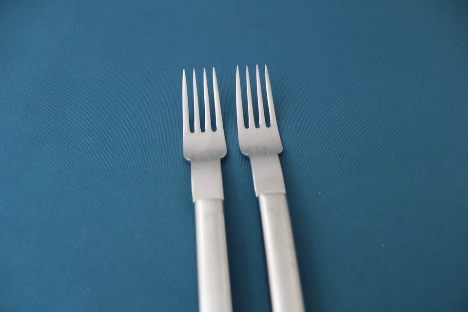 2 garfos para salada Boda Nova aço oval brilhante aço inoxidável 6 1/2" - Imagem 2 de 4