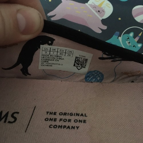 TOMS Classic Slip On Black Glow In The Dark Glitter Cat Women’s 9 Gently Used - Picture 4 of 5