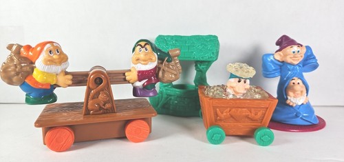 1992 5 Dwarves Happy Grumpy Bashfull Dopey Sneezy Wishing Well Disney Snow White - Picture 1 of 16