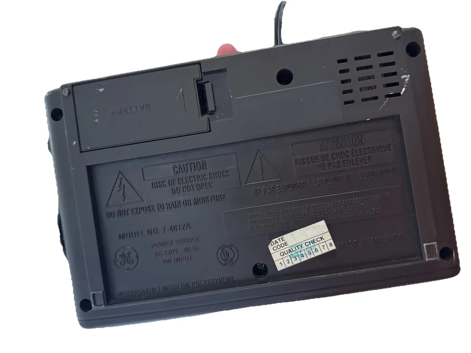 Radio Reloj Digital GE Vintage AM/FM Modelo 7-4612A Grano Madera Probado y Funciona Foto 3 de 4