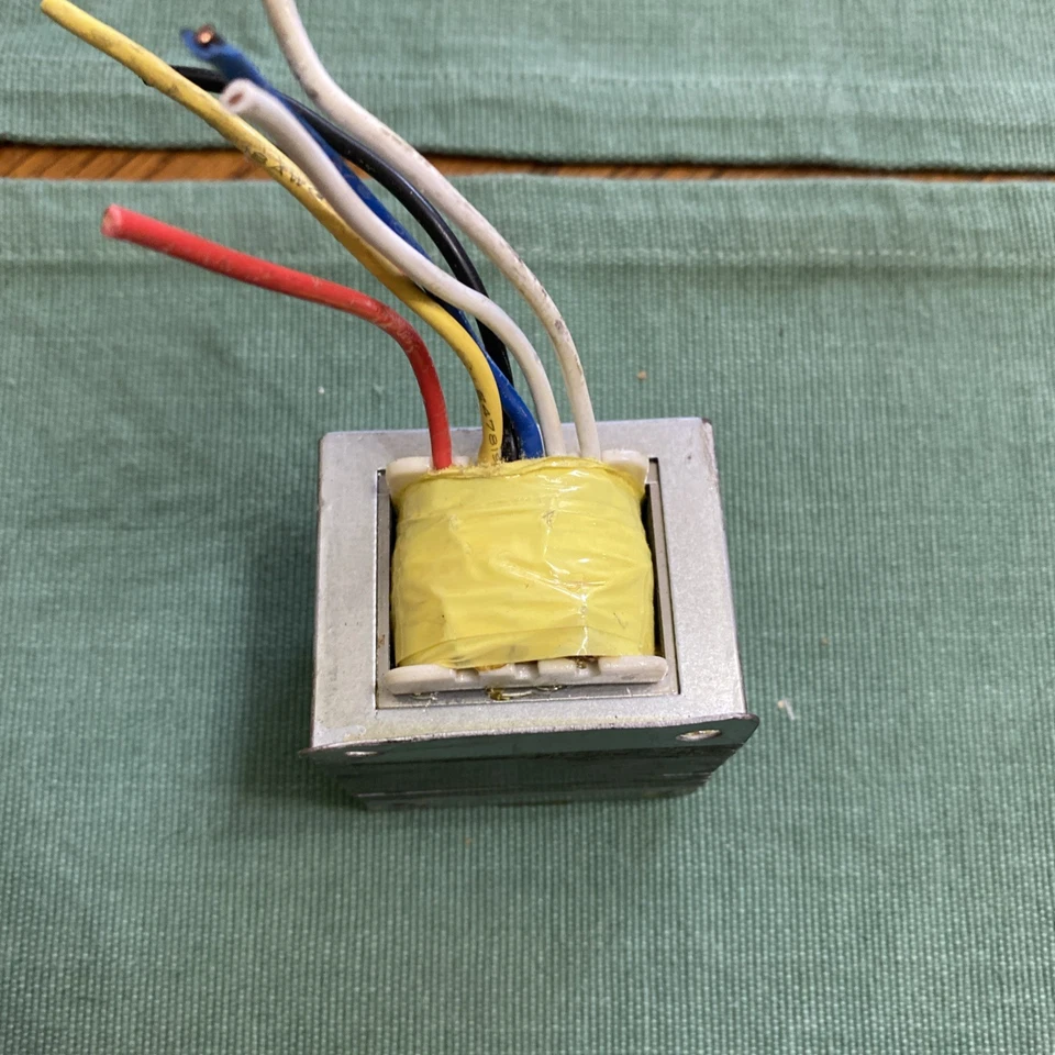 Transformador reductor Keystone de 480 V a 277 V KTAT-150-480-277-OC 150 W 14" cable Foto 3 de 3