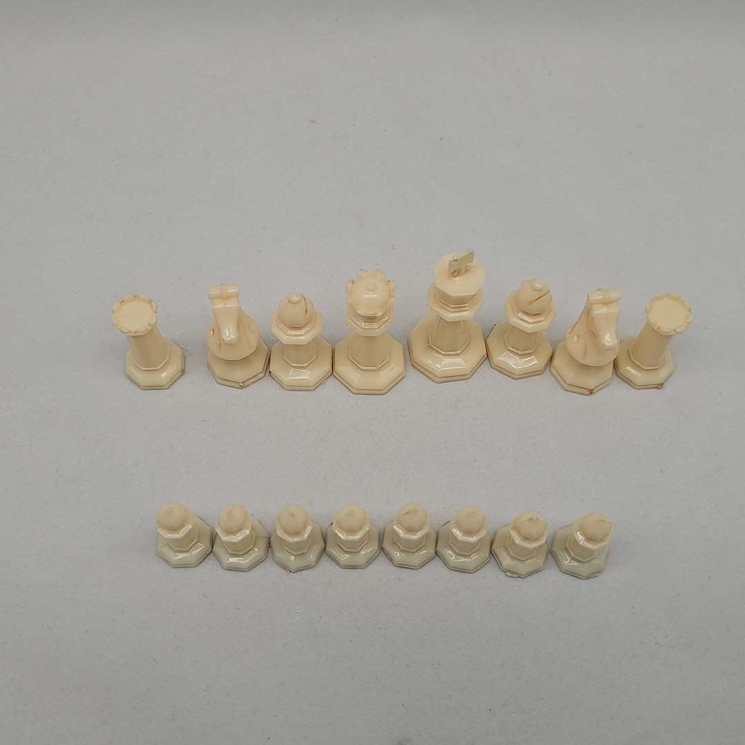 Replacement Drueke Chess Pieces Off-White Octagonal Plastic Weighted, 16 Pieces