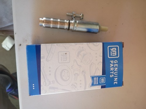 Genuine OEM GM 12662736 Intake Variable Valve Timing (VVT) Solenoid - Picture 3 of 3