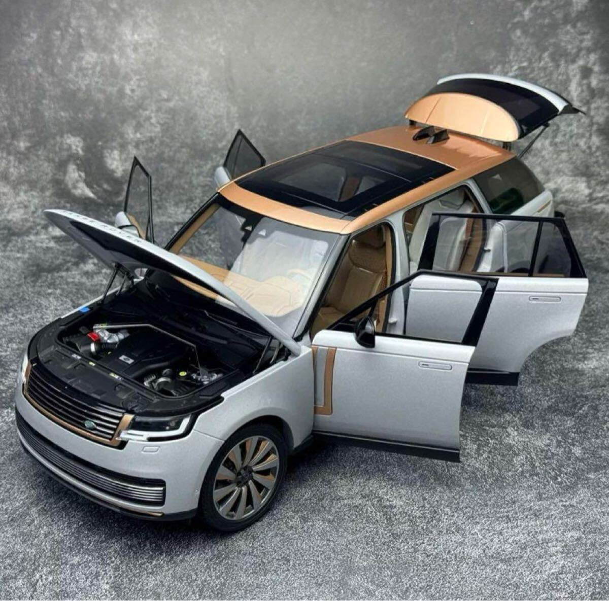 Lcd 1/18 Land Rover Range Suv Fully Opening And Closed