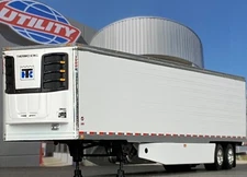 1/64 DCP WHITE 53' UTILITY 3000R TRAILER W/THERMO KING REEFER UNIT