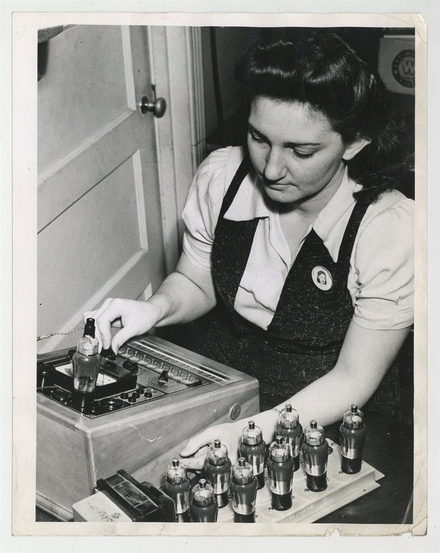 Female Navy Engineer 1942 High Tech Woman Vacuum Tubes WWII Type 1 Photo J15494