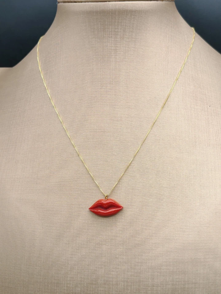 Ciondolo labbra rosse bacio sospeso Lolita Lobosco argento 925 corallo collana - Immagine 2 di 4