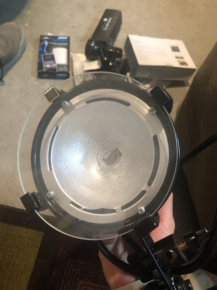 	Smith Victor 765UM – 600-WATT QUARTZ HALOGEN LIGHT. UL LISTED. - Image 3 of 4