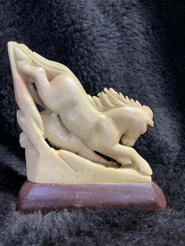 Винтажные резные лошади из мыльного камня коллекционные отличное состояние товара - Изображение 2 из 4