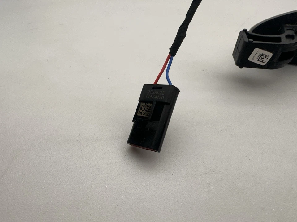 Manija de puerta exterior Buick Encore GX 2024-25 Summit blanca 2 pines con cromo 102712 Foto 4 de 4