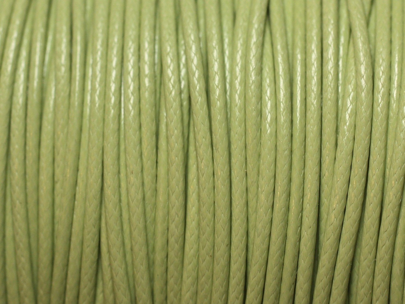 Fil corde coton ciré vert clair de 0.8mm idéal pour vos bracelets macramé