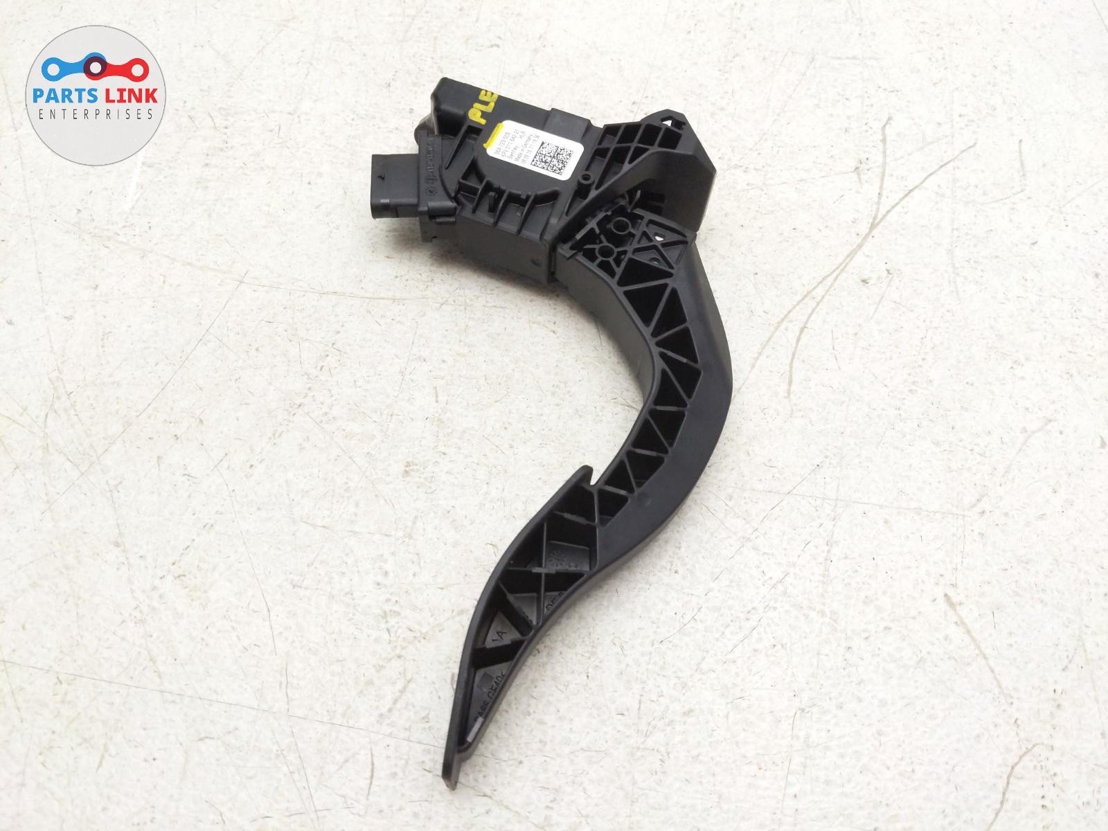 2016-2020 BENTLEY BENTAYGA DRIVER GAS PEDAL ACCELERATOR THROTTLE SENSOR ASSEMBLY