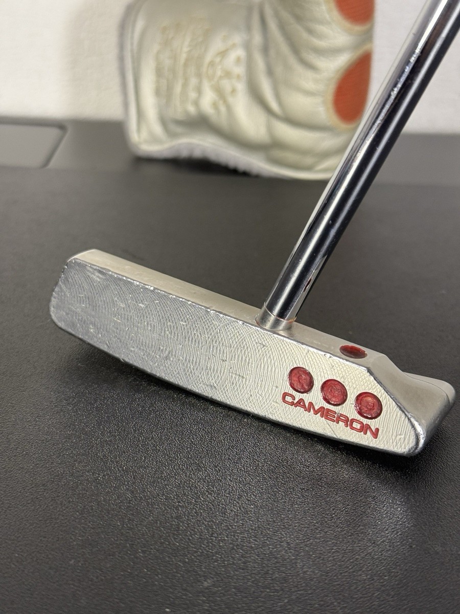 Scotty Cameron Select Newport 2.6 パター Scotty Cameron Newport 2.6 Center Shaft. An Independent Review