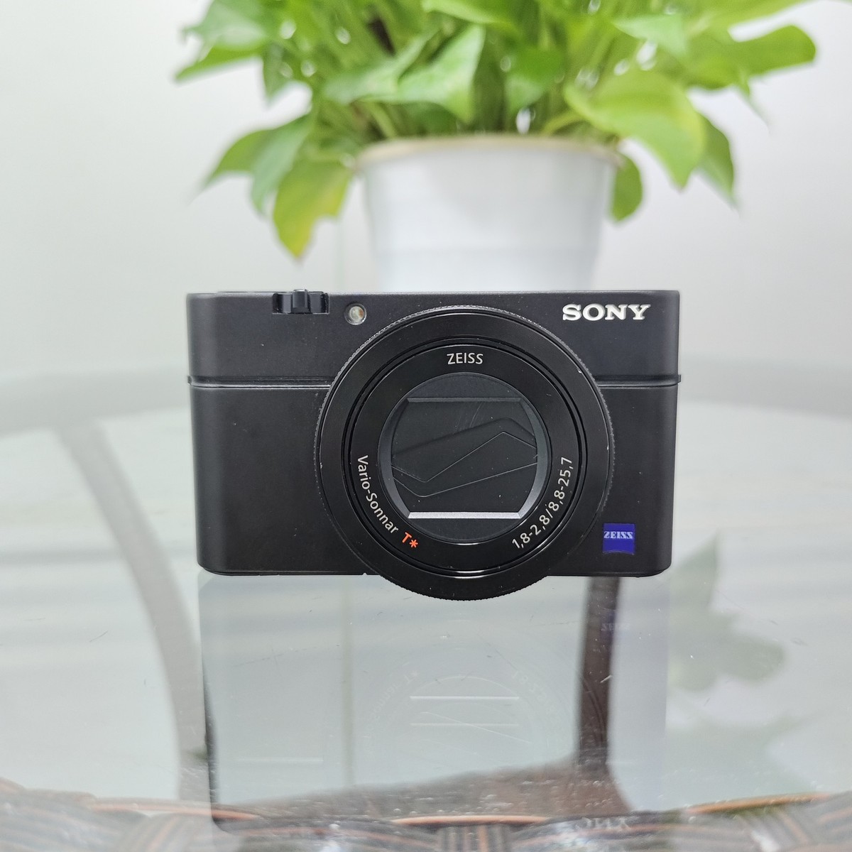 Sony Cyber-shot DSC-RX100M4 RX100 IV 20.1MP 2.9x Zoom