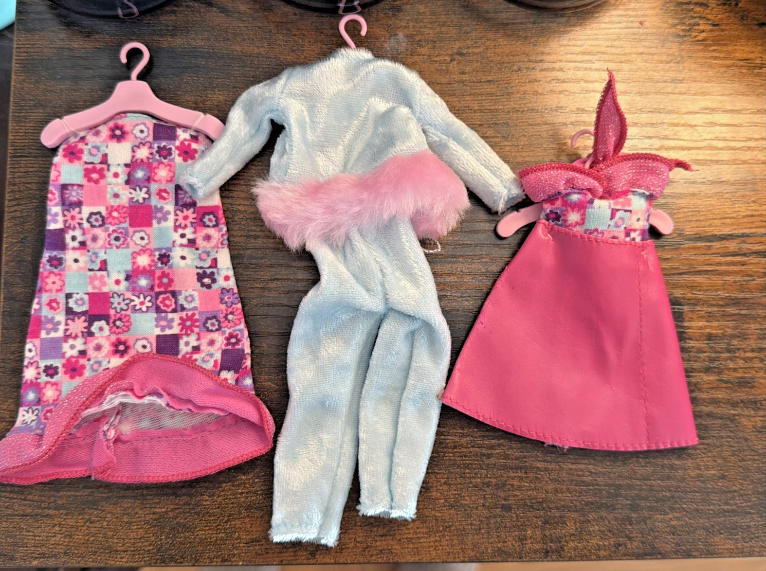 VINTAGE BARBIE #55668 TRAVEL IN STYLE DOLL clothes MATTEL 2001