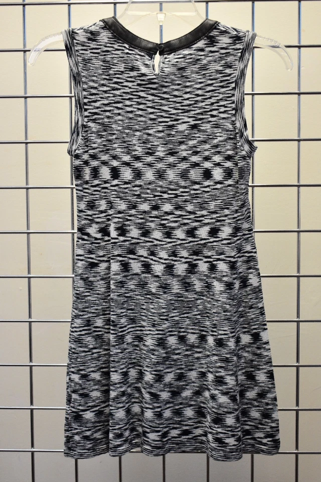 ESPLÉNDIDO VESTIDO HASTA LA RODILLA SIN MANGAS BLANCO Y NEGRO PARA NIÑAS TALLA 12 Foto 2 de 4