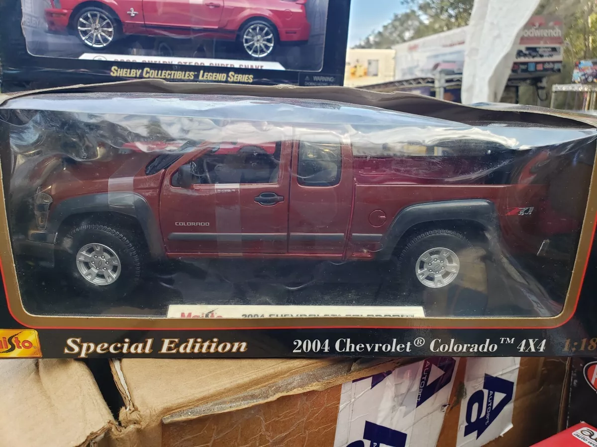 Maisto 2004 Chevy Colorado Pick up truck 1 18 scale diecast Red in