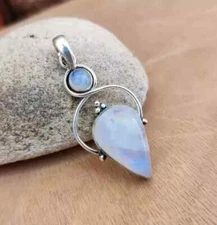 925 Sterling Silver Rainbow Moonstone Handmade Beautiful Pendant Pendent SD37