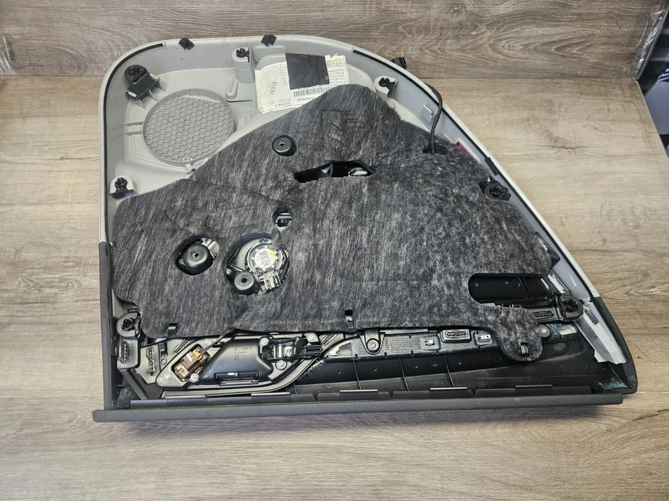 2015 - 2020 AUDI A3 ЗАДНЯЯ ПРАВАЯ ПАССАЖИРСКАЯ БОКОВАЯ ПАНЕЛЬ ОТДЕЛКИ ДВЕРИ OEM  - Изображение 3 из 4