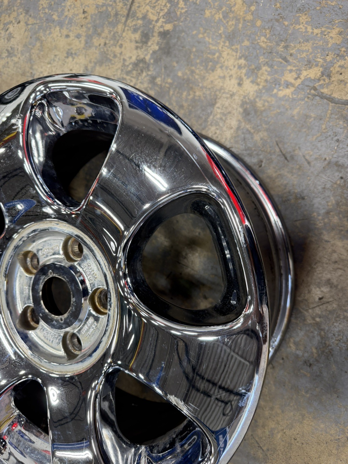 BENTLEY ARNAGE AZURE 18” CHROME WHEEL.