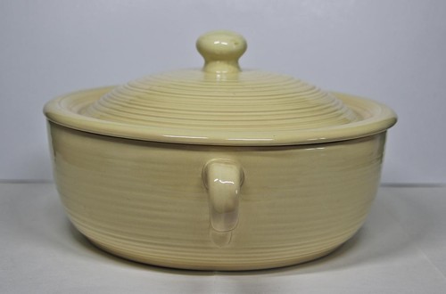 Franciscan Reflections Casserole Sand Round Covered Hacienda 2200 Line - Picture 4 of 9