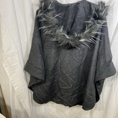 NWT Adrienne Landau Gray Faux Fur Trim Short Sleeve Jacket XS/S - Picture 4 of 8