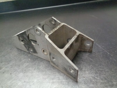 07 2007 SKI DOO SUMMIT 800 R 800R XRS SNOWMOBILE BODY METAL MOUNT BRACE