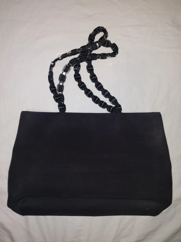 Bolso de hombro Salvatore Ferragamo de nailon negro y cadena metálica - mediano Foto 2 de 4