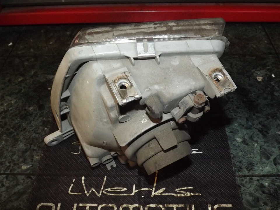 OEM 90-94 USDM Lexus LS LS400 XF10 front right fog / driving light / lamp 50-9 R - Image 3 of 4