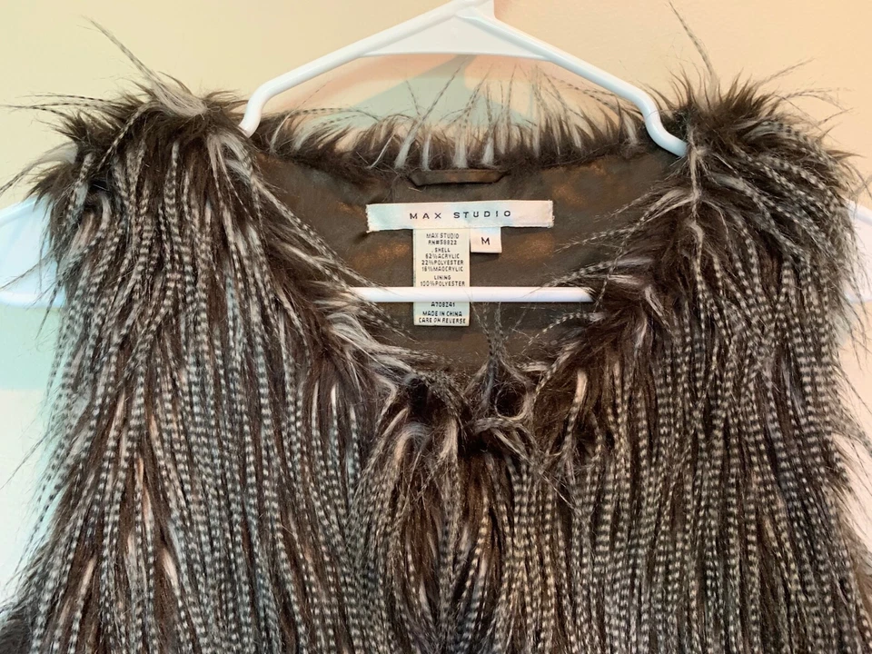 Max Studio Faux Fur Lined Hook Closure Vest SZ MED - Image 2 of 4