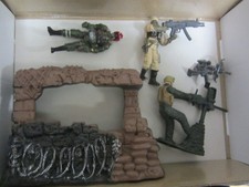 Div. Plastik Soldaten Figuren und Zubehör Versch.  ca. 9cm ,4 cm und ca 1.72 Fig