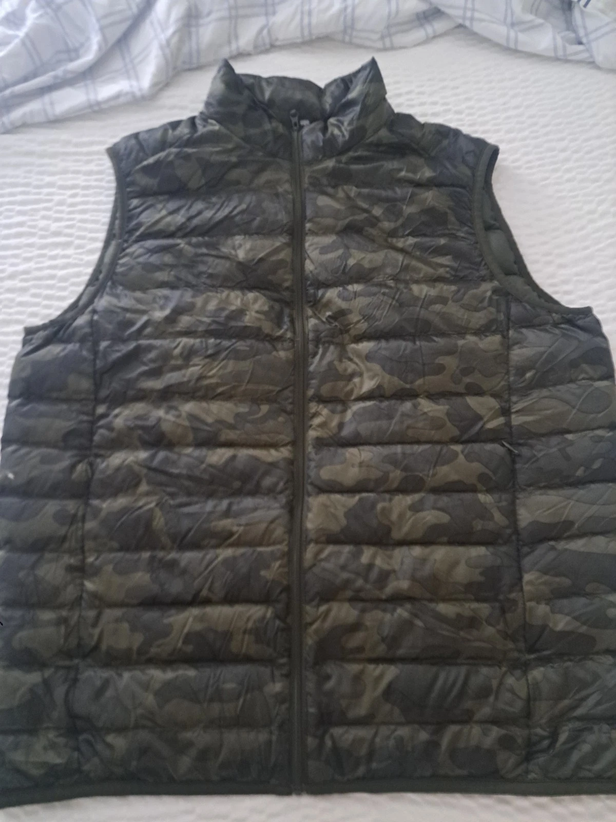Uniqlo Camo Puffer Down Vest Mens LG Quilted Full Zip Outdoors Greyish Camo