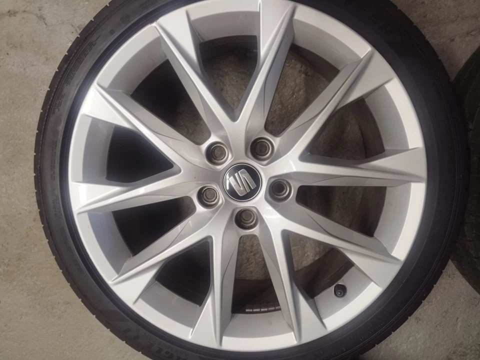 SEAT Leon FR Alufelgen Mit Sommerreifen 225/40 R18 92Y Goodyear - Bild 4 von 4