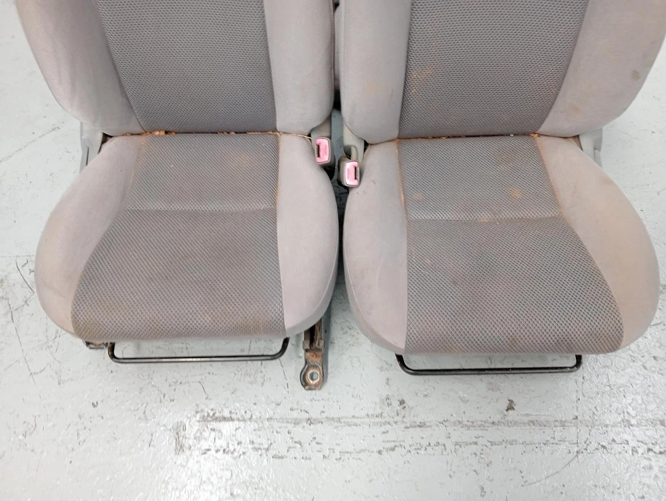 TOYOTA HILUX COMPLETE INTERIOR CLOTH, 03/05-06/11 2009 - image 3 of 4