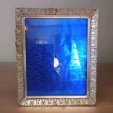 VINTAGE GOLD METAL PHOTO FRAME 8 "X10" ORNATE HOLLYWOOD REGENCY MCM EASEL