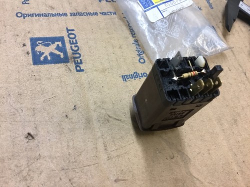 Genuine Peugeot 205 104 305 504 pickup brown heated screen switch citroen 655064 - Picture 3 of 3